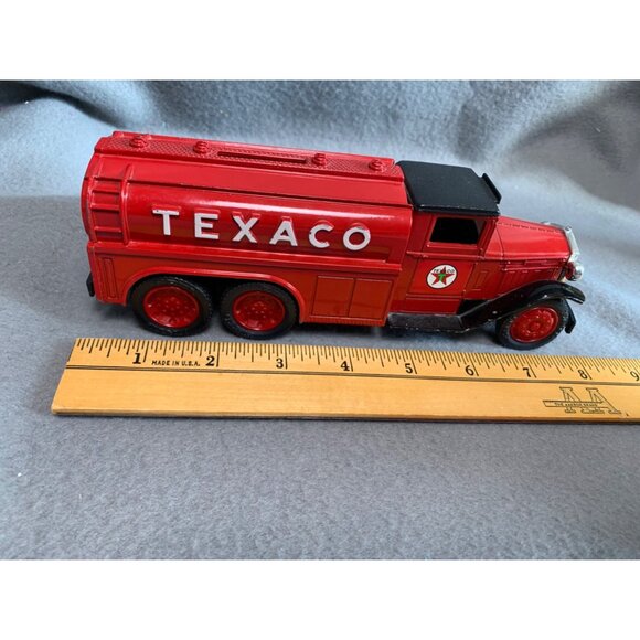 Texaco 1930 Diamond T 1990 Edition Red Collectible Die-Cast Toy Truck Bank - Picture 8 of 11